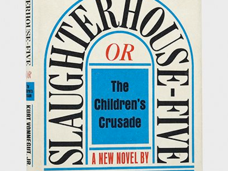 Book cover of Slaughterhouse-Five by Kurt Vonnegut Jr.